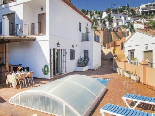 Five-bedroom Holiday Home In Almunecar