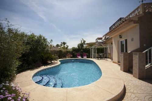 Altea Villa Sleeps 8 Pool Wifi