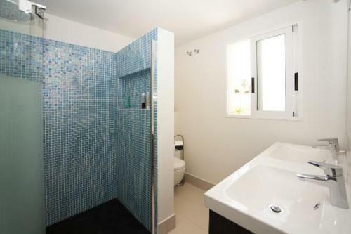 Altea Villa Sleeps 8 Pool Wifi