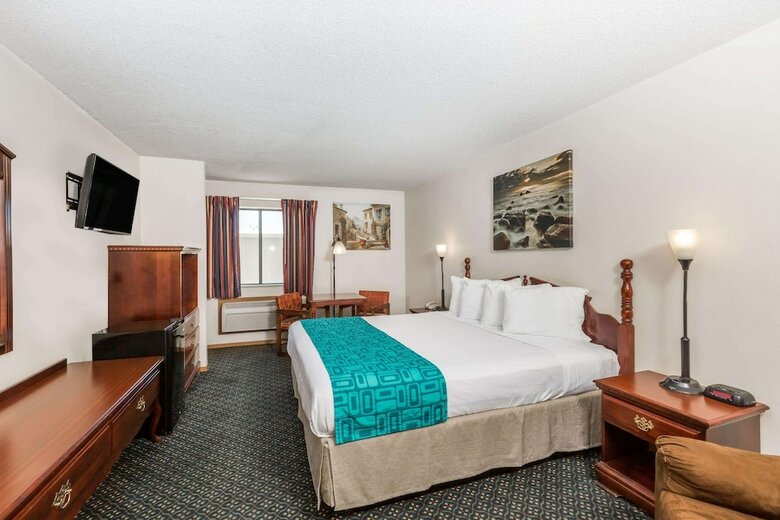 Hotel Howard Johnson Express Inn - Wichita