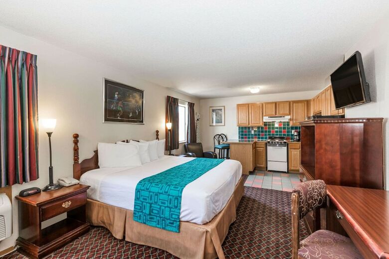 Hotel Howard Johnson Express Inn - Wichita
