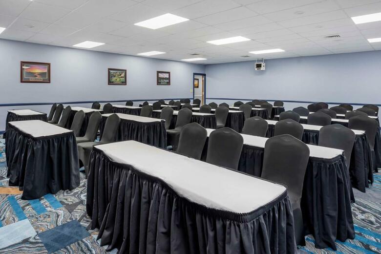Days Hotel Conference Center East Brunswick