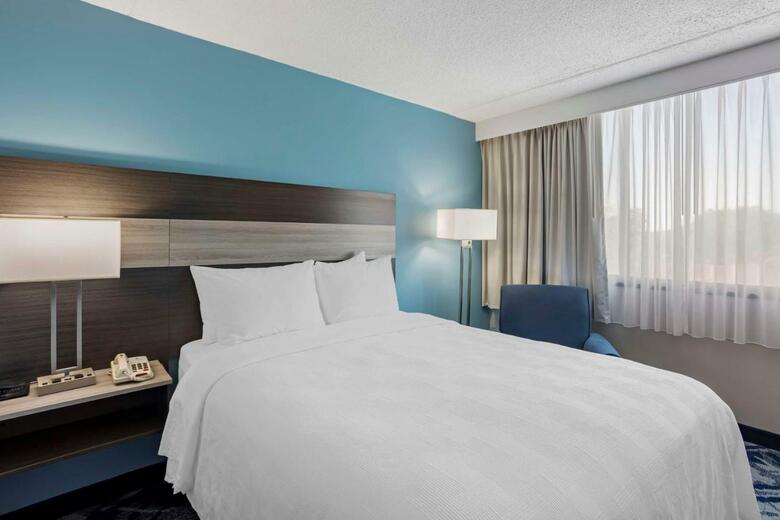Days Hotel Conference Center East Brunswick