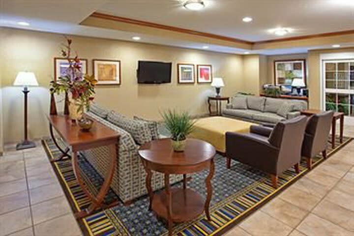 Hotel Candlewood Suites