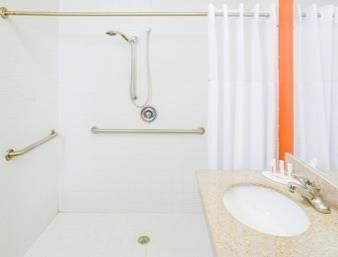 Hotel Super 8 Alexandria I-49