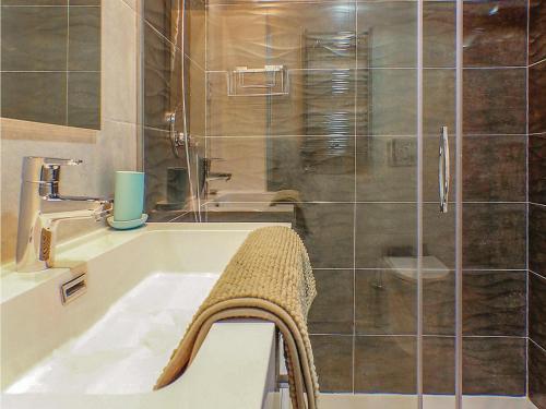Two-bedroom Apartment In Arenales Del Sol-elche