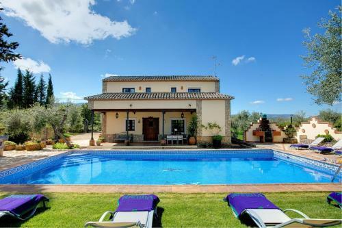 Arriate Villa Sleeps 8