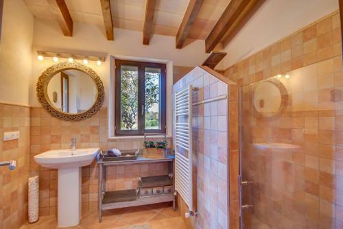 Arta Villa Sleeps 4 Wifi