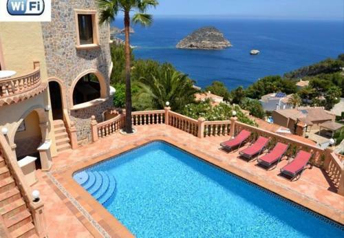 Xabia Chalet Sleeps 8 Pool