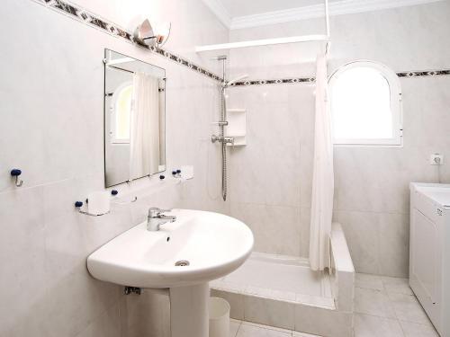 Holiday Home Balcon Al Mar 38-h