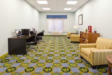 Holiday Inn Express Hotel & Suites Montgomery Boyd-cooper Parkway