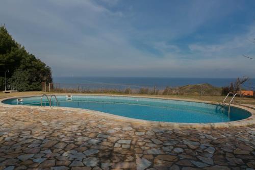 2 Bedroom Apartment In Aiguafreda, Begur. Sea Views, Terrace, Shared Pool (ref:h24)