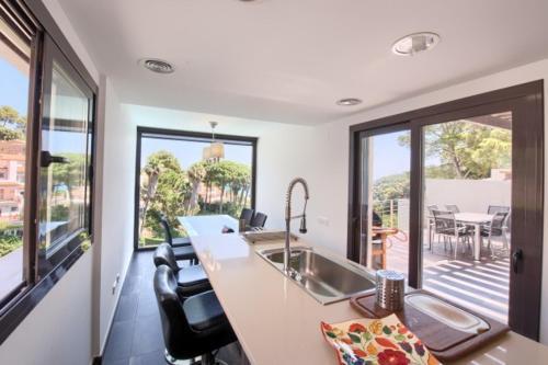 Begur Villa Sleeps 5 Pool Air Con Wifi