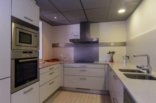 Begur Apartment Sleeps 6 Air Con