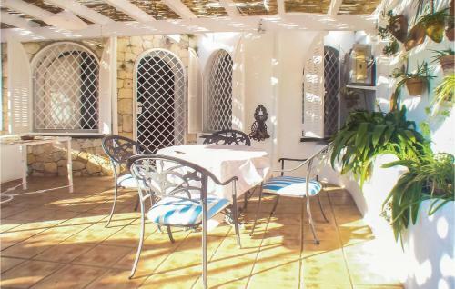 Three-bedroom Holiday Home In Benajarafe