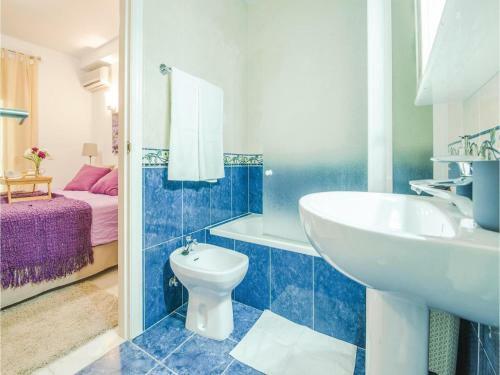 Seven-bedroom Holiday Home In Benalmadena