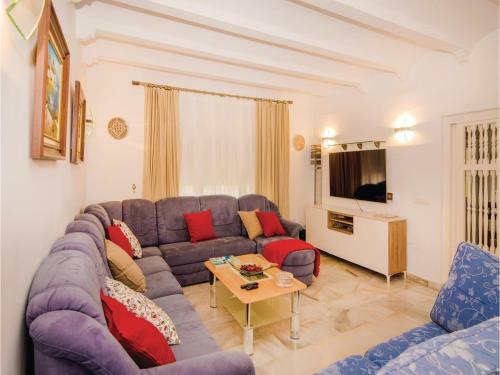 Seven-bedroom Holiday Home In Benalmadena