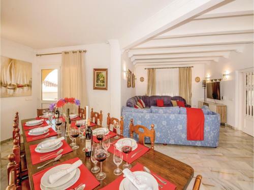 Seven-bedroom Holiday Home In Benalmadena