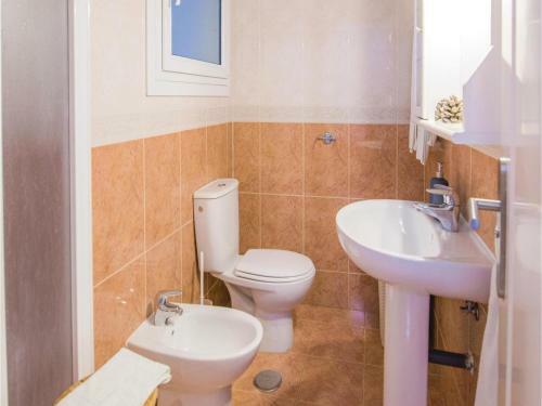 Seven-bedroom Holiday Home In Benalmadena