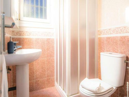 Seven-bedroom Holiday Home In Benalmadena