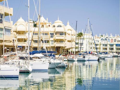 Seven-bedroom Holiday Home In Benalmadena