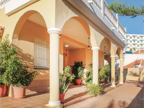 Seven-bedroom Holiday Home In Benalmadena