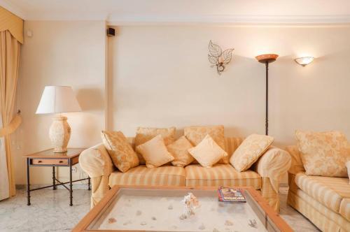 Apartamento Benalmadena Harbour 2br W/ Rooftop Pool