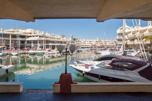 Apartamento Benalmadena Harbour 2br W/ Rooftop Pool
