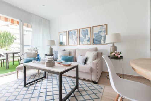 Luxury Frontal Sea 1 Bedroom Apartment Stylish