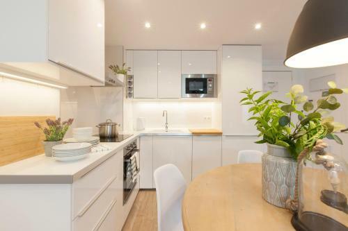 Luxury Frontal Sea 1 Bedroom Apartment Stylish