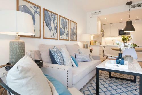 Luxury Frontal Sea 1 Bedroom Apartment Stylish