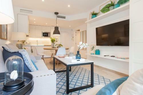 Luxury Frontal Sea 1 Bedroom Apartment Stylish