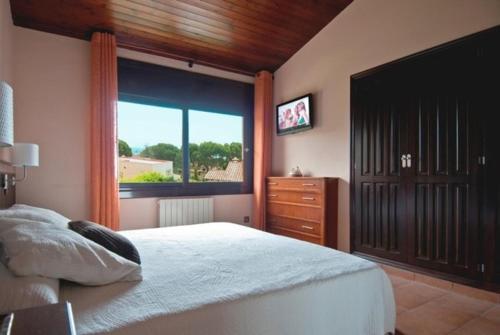 Cabrils Villa Sleeps 8 Pool Wifi