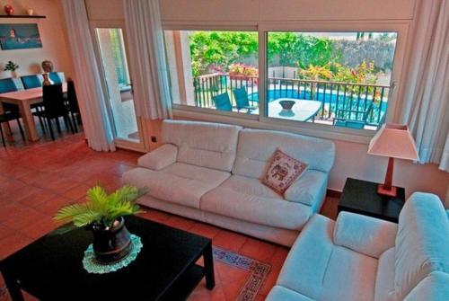 Cabrils Villa Sleeps 8 Pool Wifi