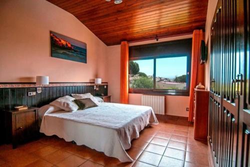 Cabrils Villa Sleeps 8 Pool Wifi