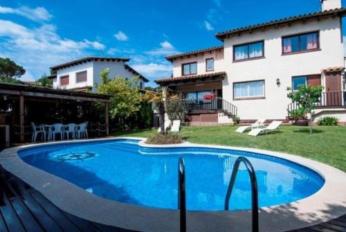Cabrils Villa Sleeps 8 Pool Wifi