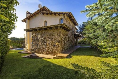 Cabrils Villa Sleeps 8 Pool Wifi