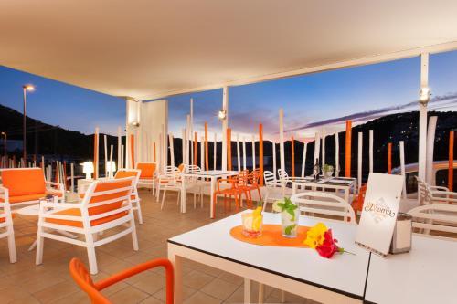 Apartamentos Oasis Sa Tanca