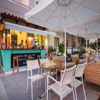 Hotel Oscar Village And Suites