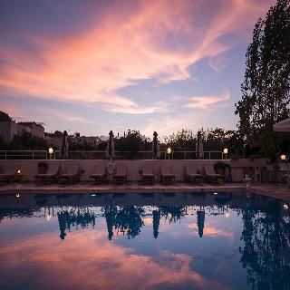 Hotel Oscar Village And Suites