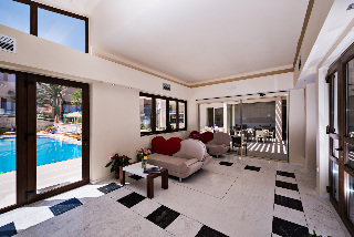 Hotel Oscar Village And Suites