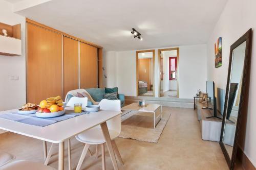 Coral Apartment In Muralla Roja