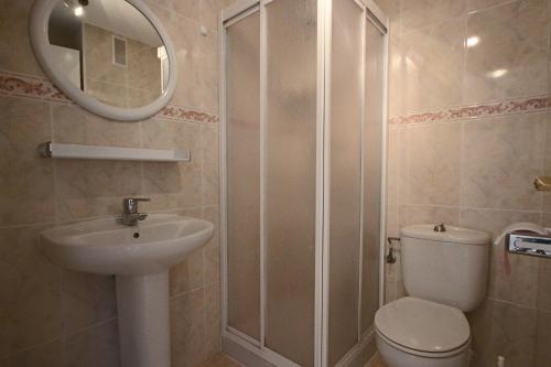 2bd Apartment - Sea Views & Private Balcony