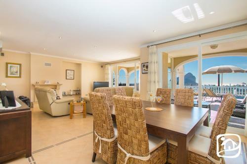 Abahana Villas The Sun