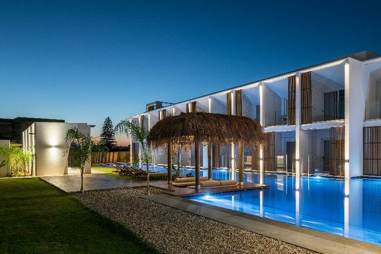 Lavris Hotels And Bungalows