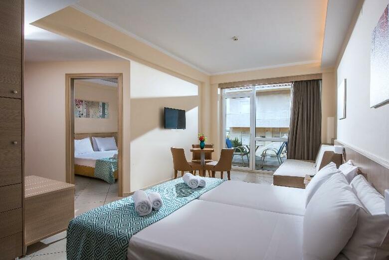 Lavris Hotels And Bungalows