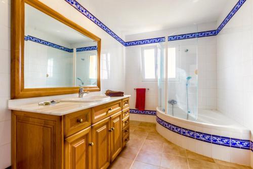 Can Picafort Villa Sleeps 8 Air Con Wifi