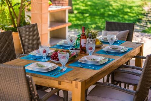 Capdepera Villa Sleeps 6 Pool Wifi