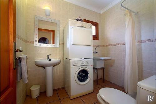 Cas Concos Villa Sleeps 11 Pool Air Con