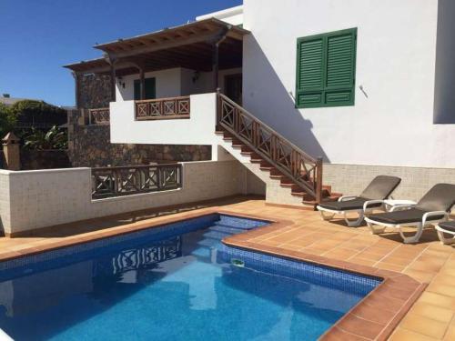 Conil Villa Sleeps 6 Pool Wifi